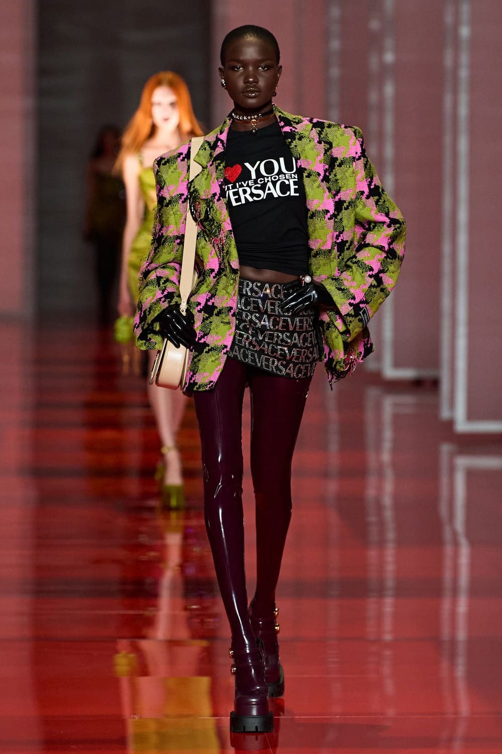 Versace Otoño Invierno 2022-2023 Milán Runway Revistas