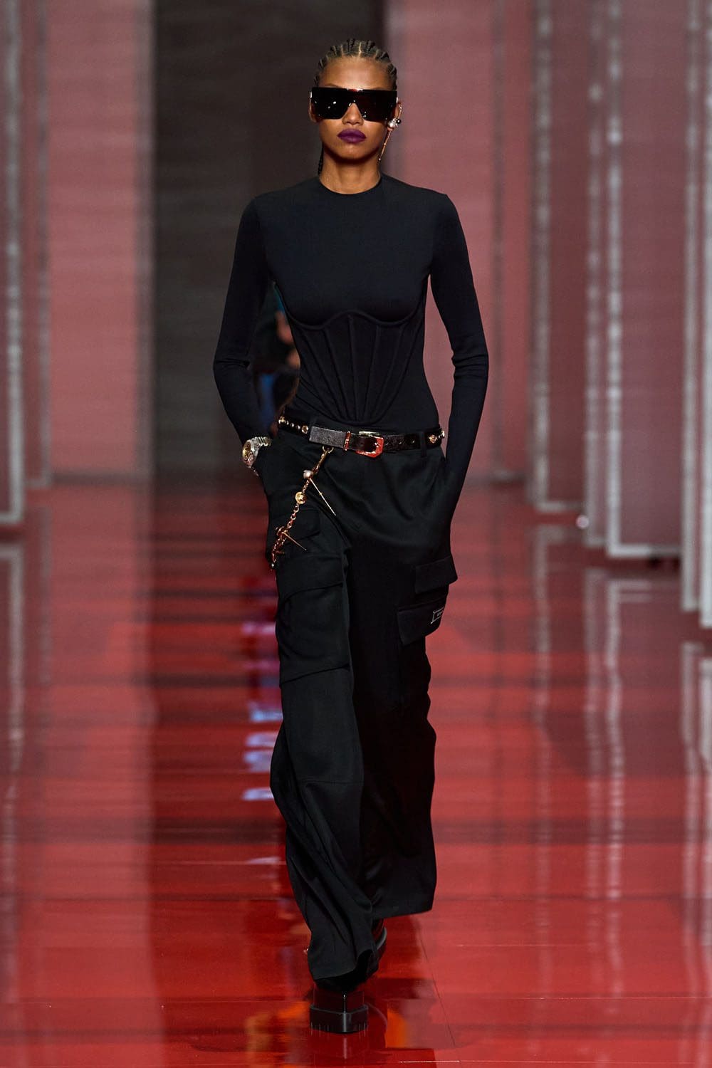 Versace Otoño Invierno 2022-2023 Milán Runway Revistas
