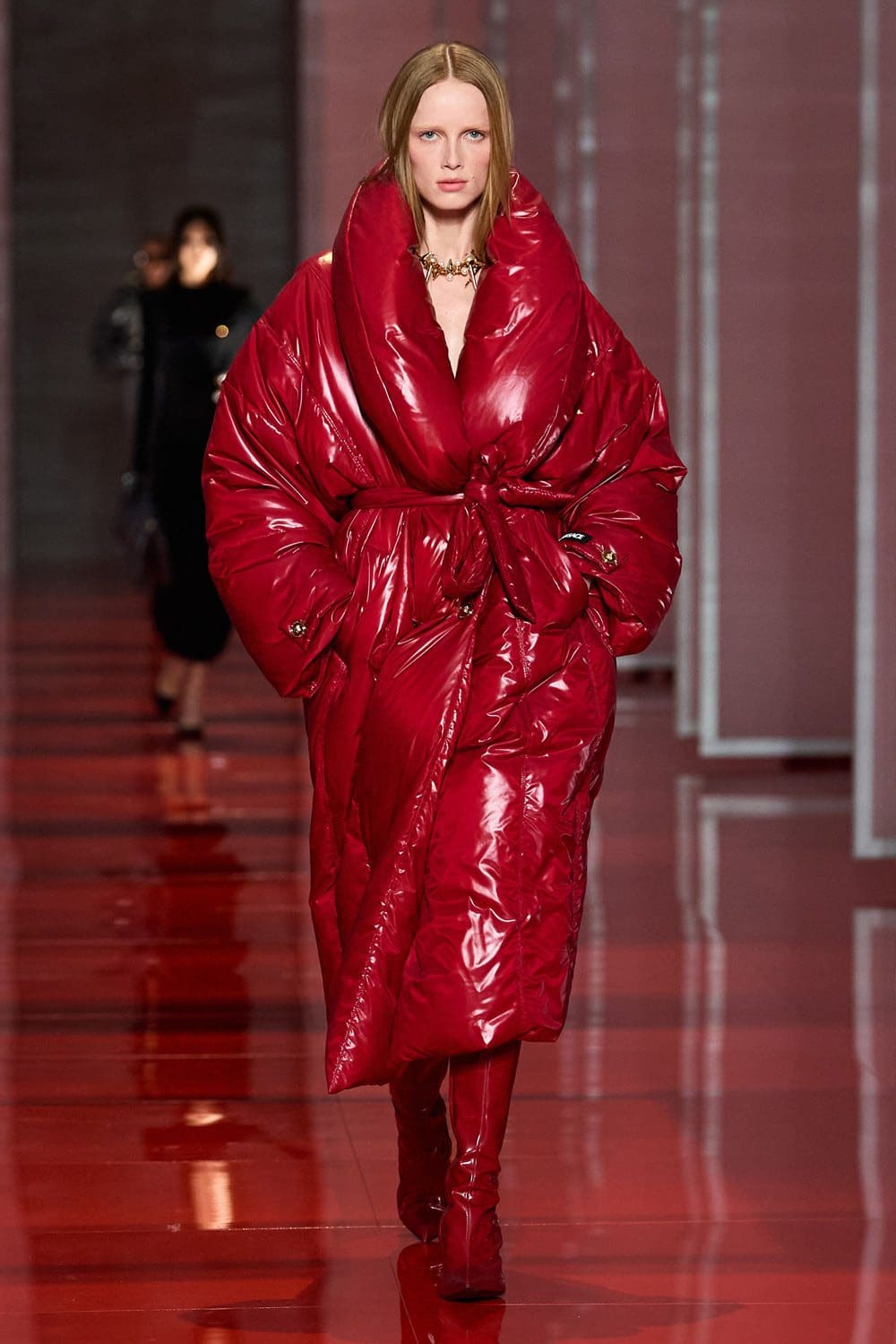 Versace Otoño Invierno 2022-2023 Milán Runway Revistas