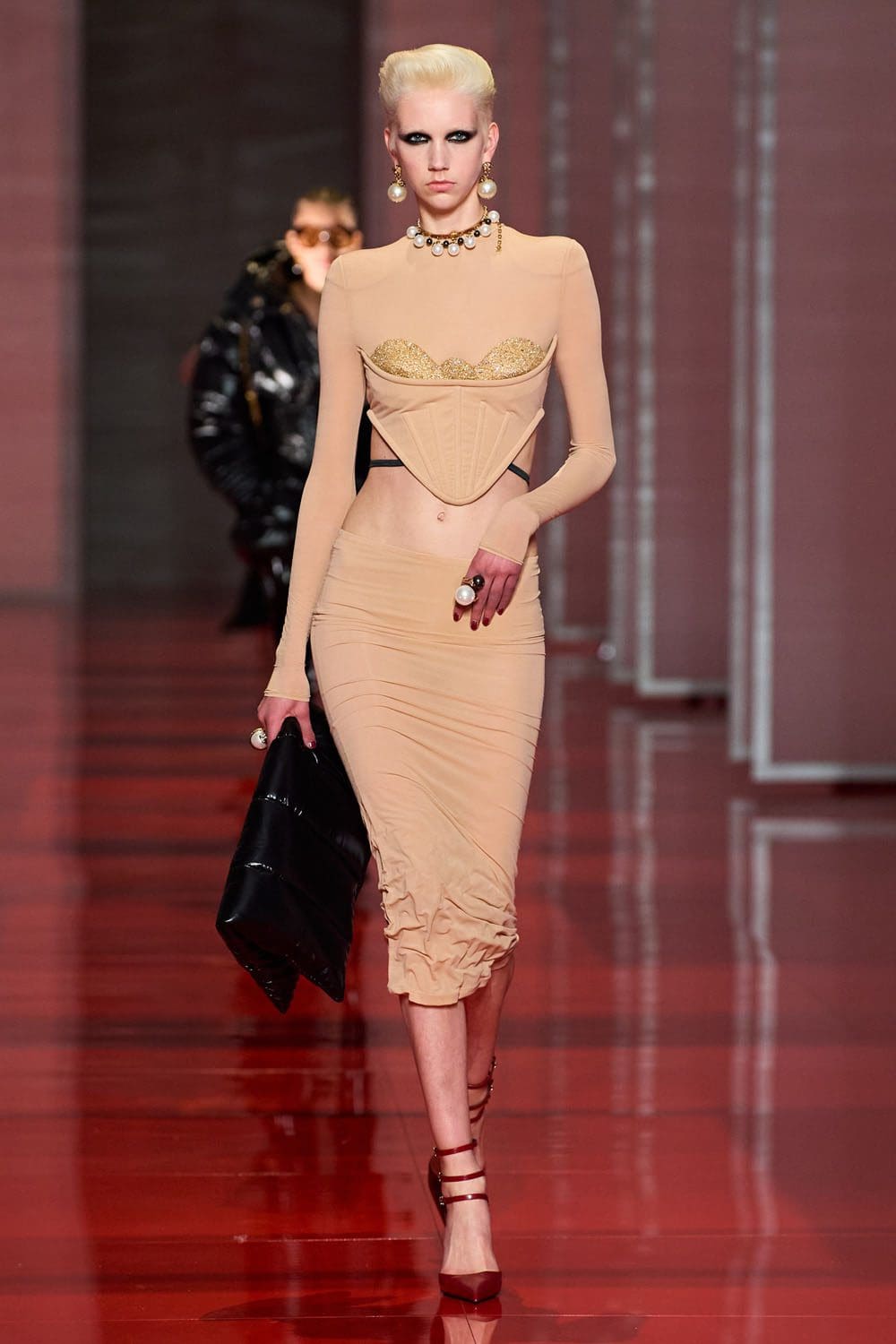Versace Otoño Invierno 2022-2023 Milán Runway Revistas