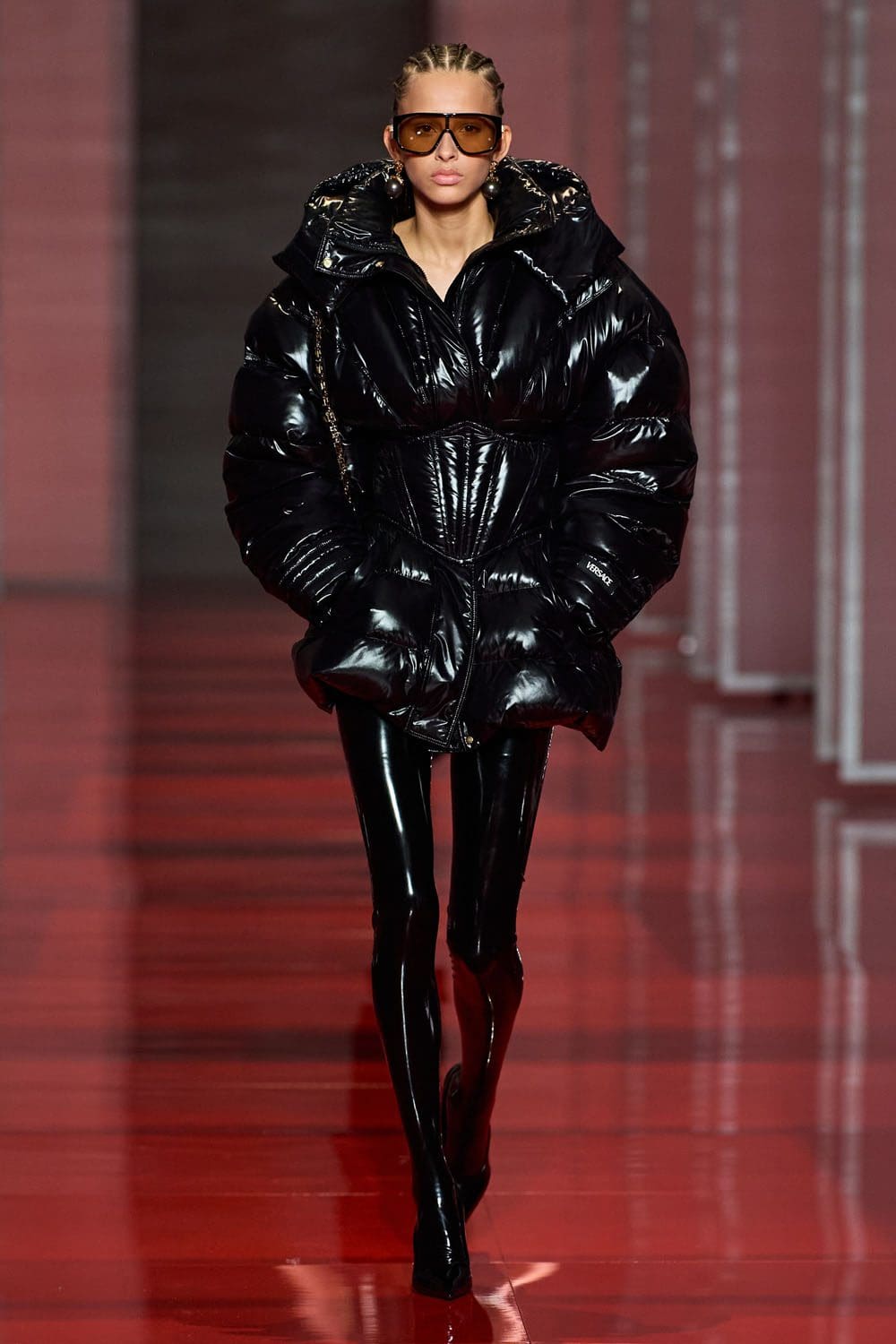 Versace Otoño Invierno 2022-2023 Milán Runway Revistas