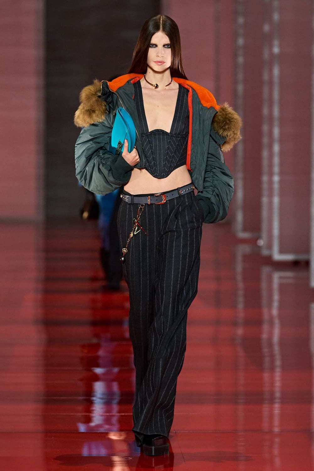 Versace Otoño Invierno 2022-2023 Milán Runway Revistas