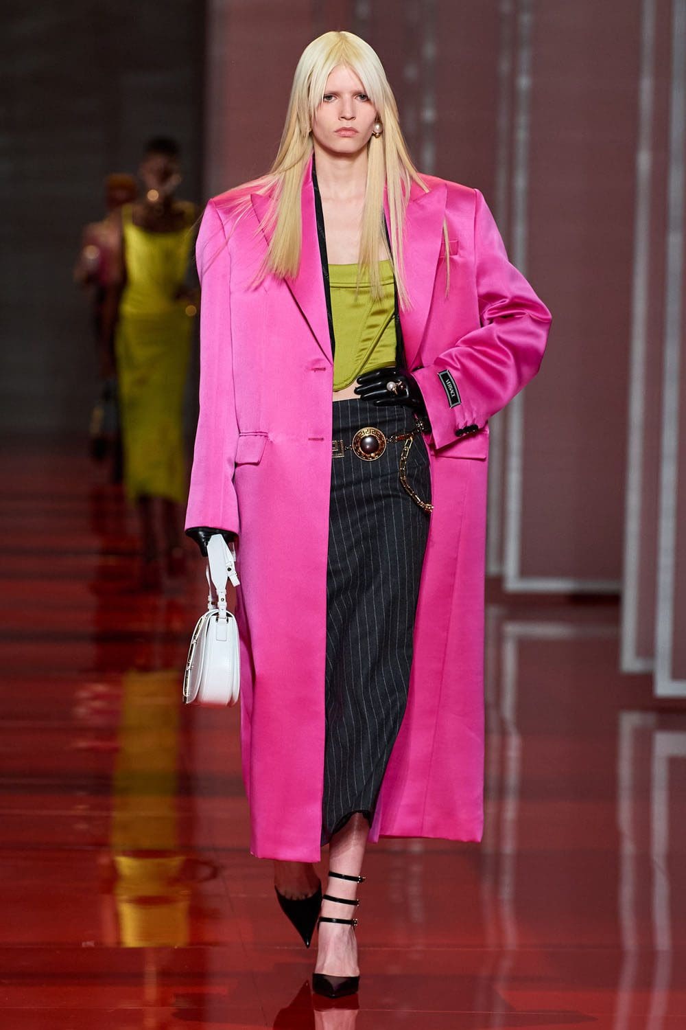 Versace Otoño Invierno 2022-2023 Milán Runway Revistas