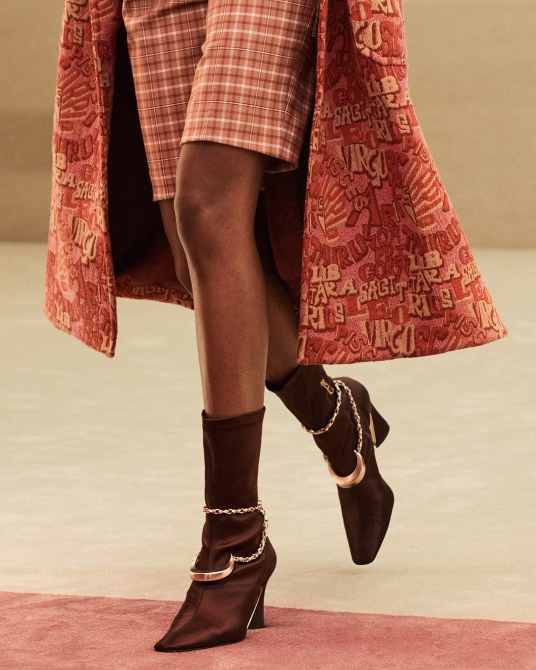 Zimmermann Fall Winter 2022-2023 Details Close Up by RUNWAY MAGAZINE