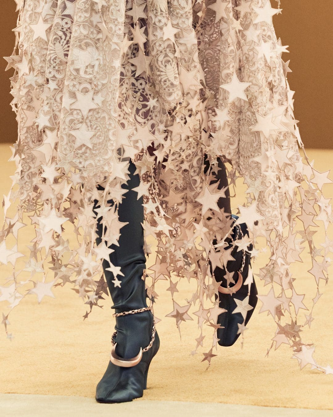 Zimmermann Fall Winter 2022-2023 Details Close Up by RUNWAY MAGAZINE
