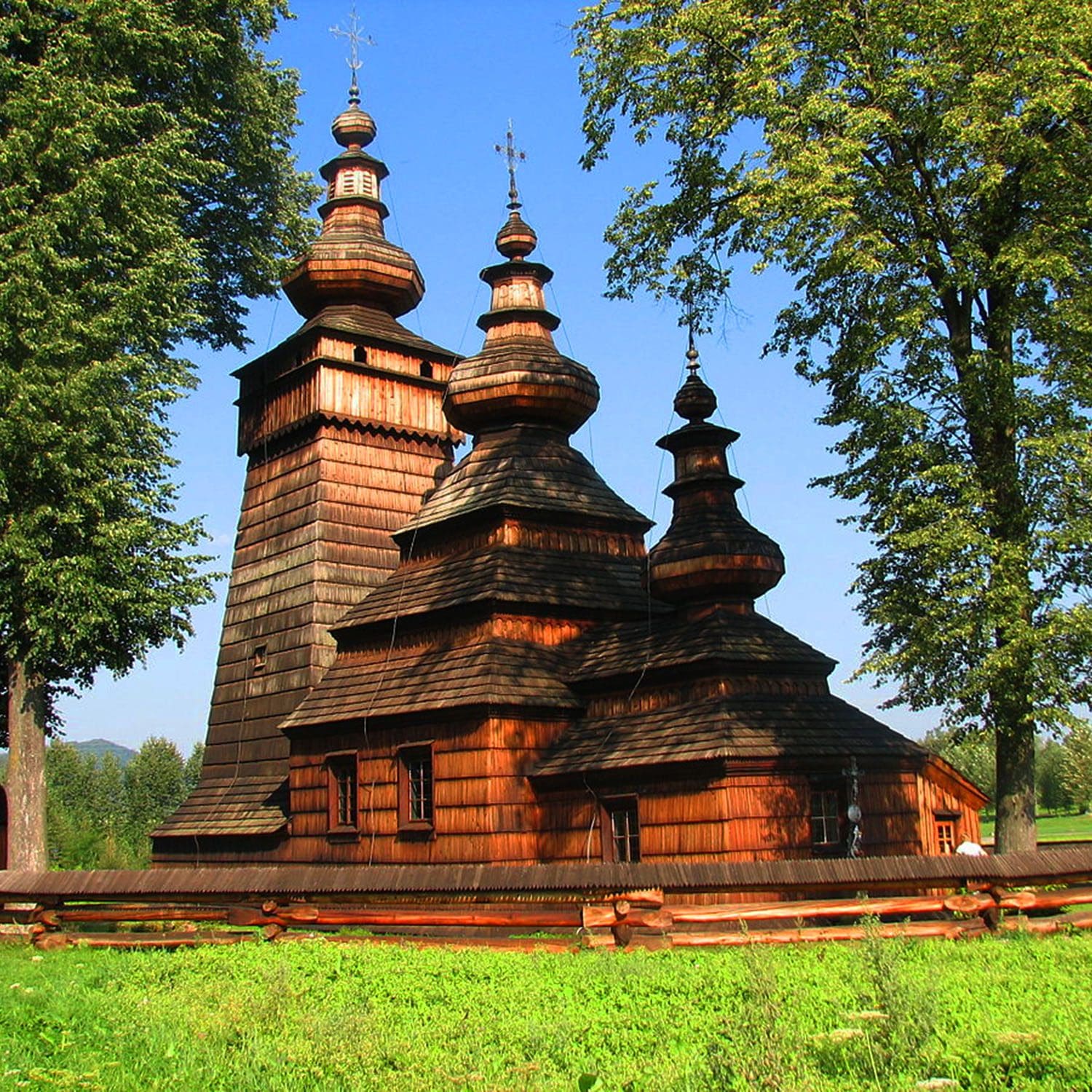 ポーランドとウクライナのカルパティア地域からの木製tserkvas