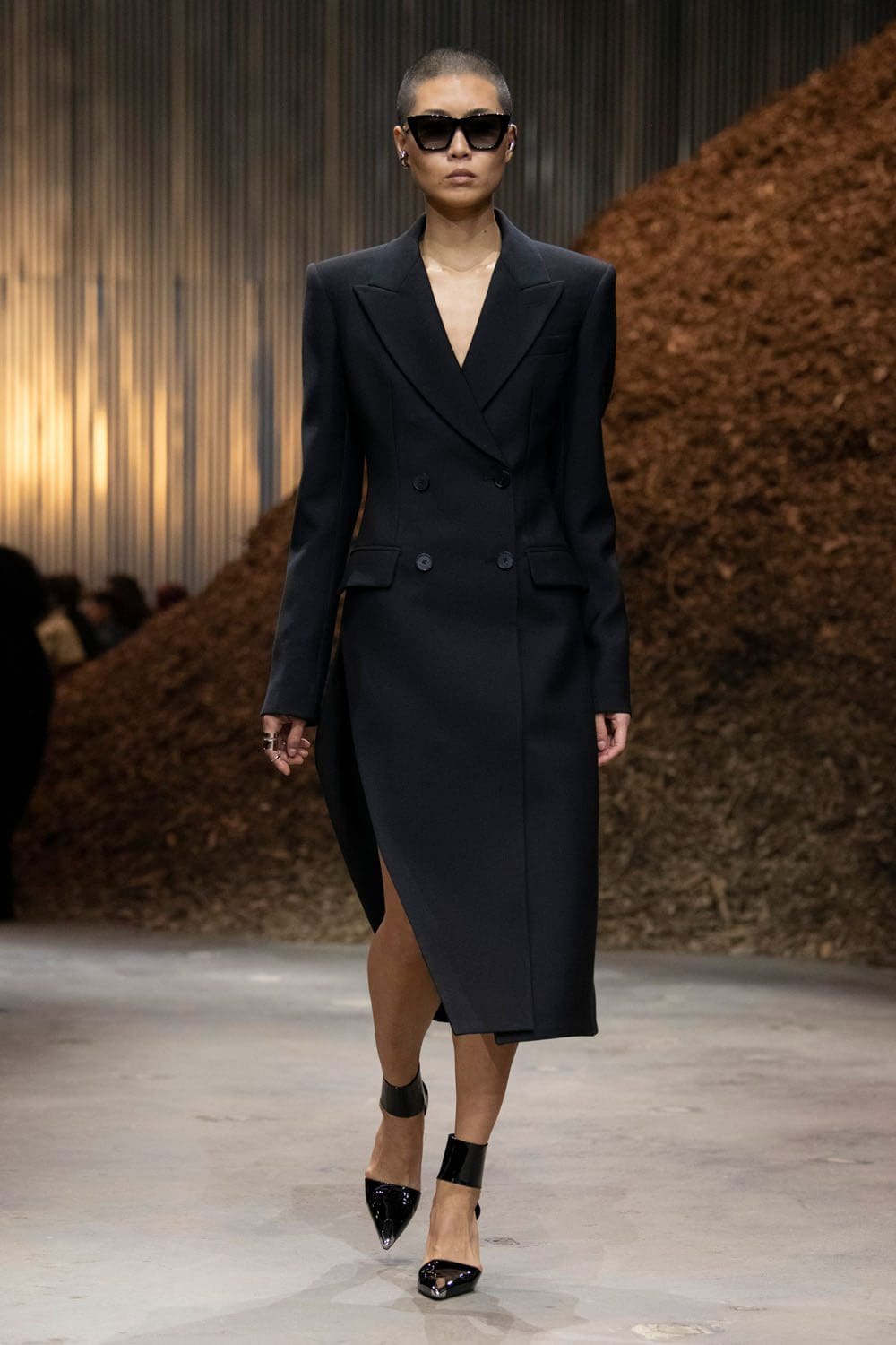 Alexander McQueen Autunno Inverno 2022-2023 Runway Magazine