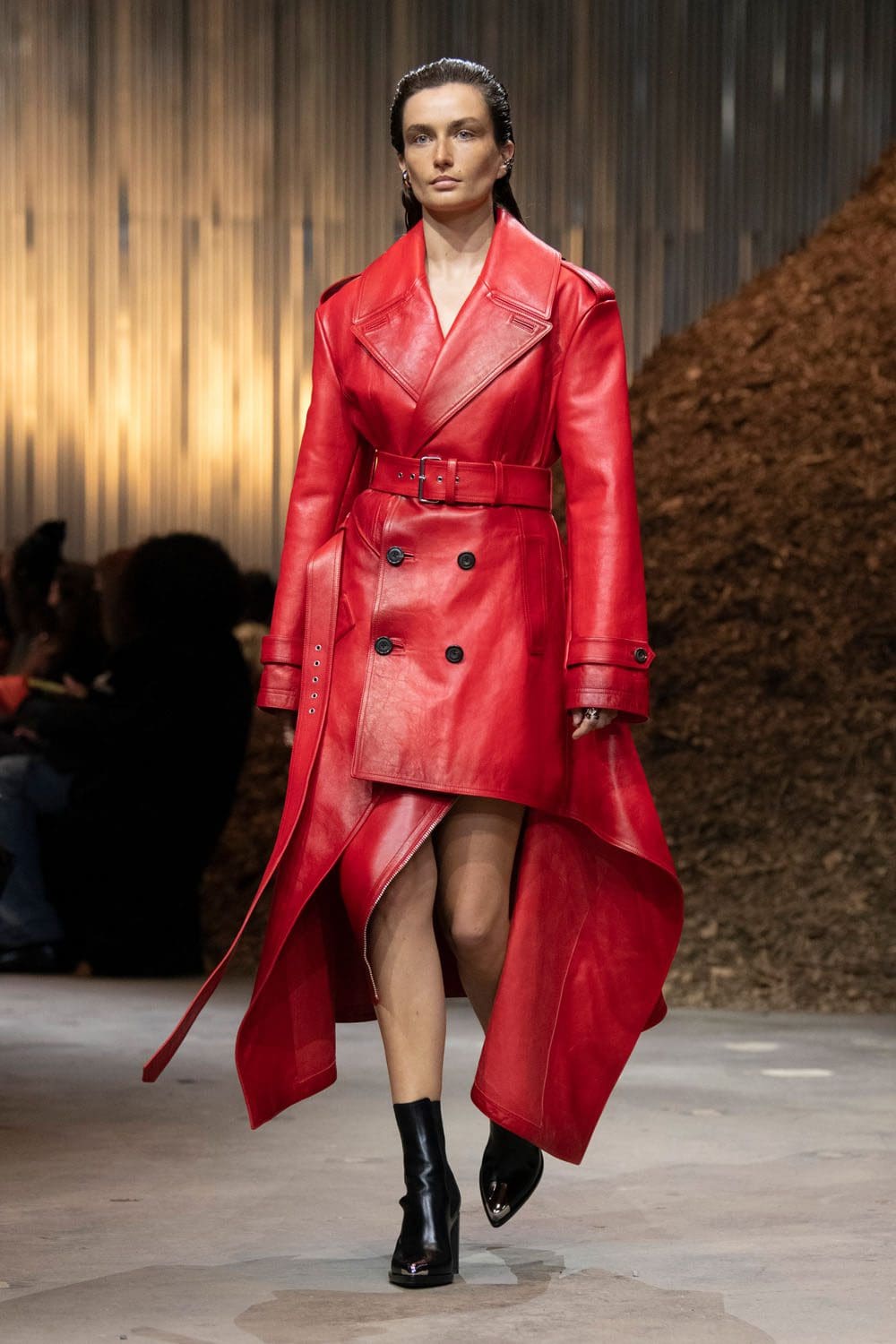 Alexander McQueen Autunno Inverno 2022-2023 Runway Magazine