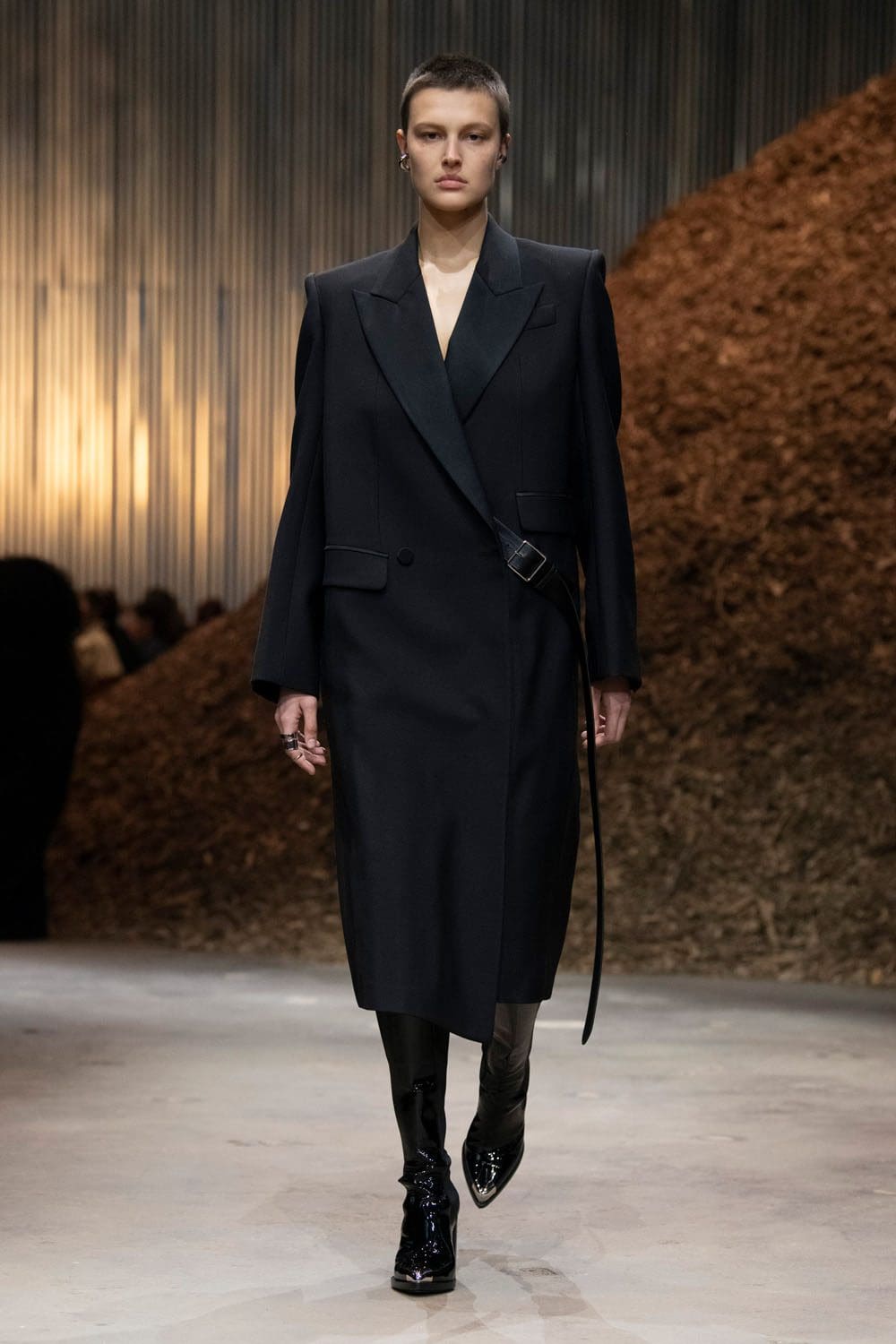 Alexander McQueen Autunno Inverno 2022-2023 Runway Magazine