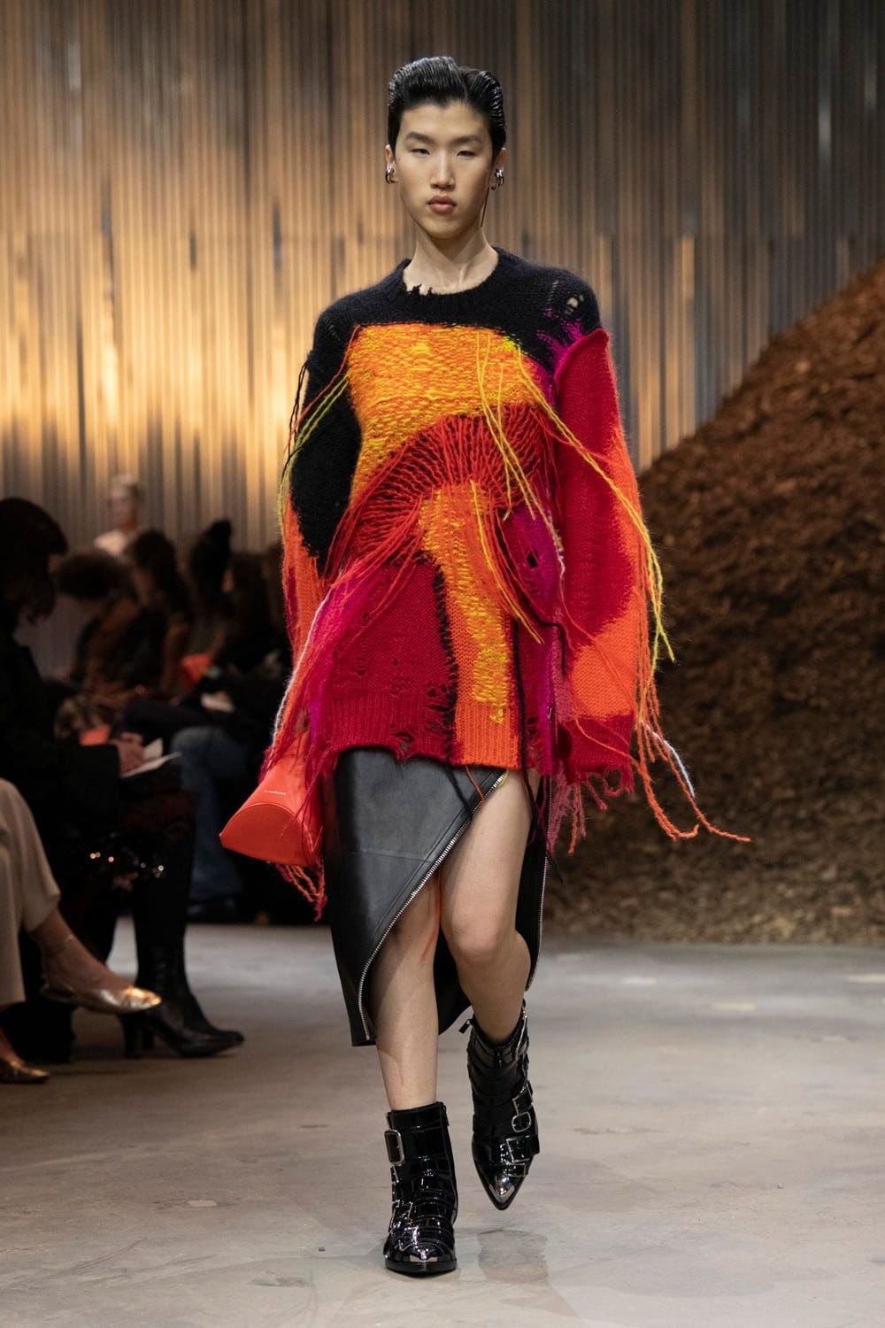 Alexander McQueen Autunno Inverno 2022-2023 Runway Magazine