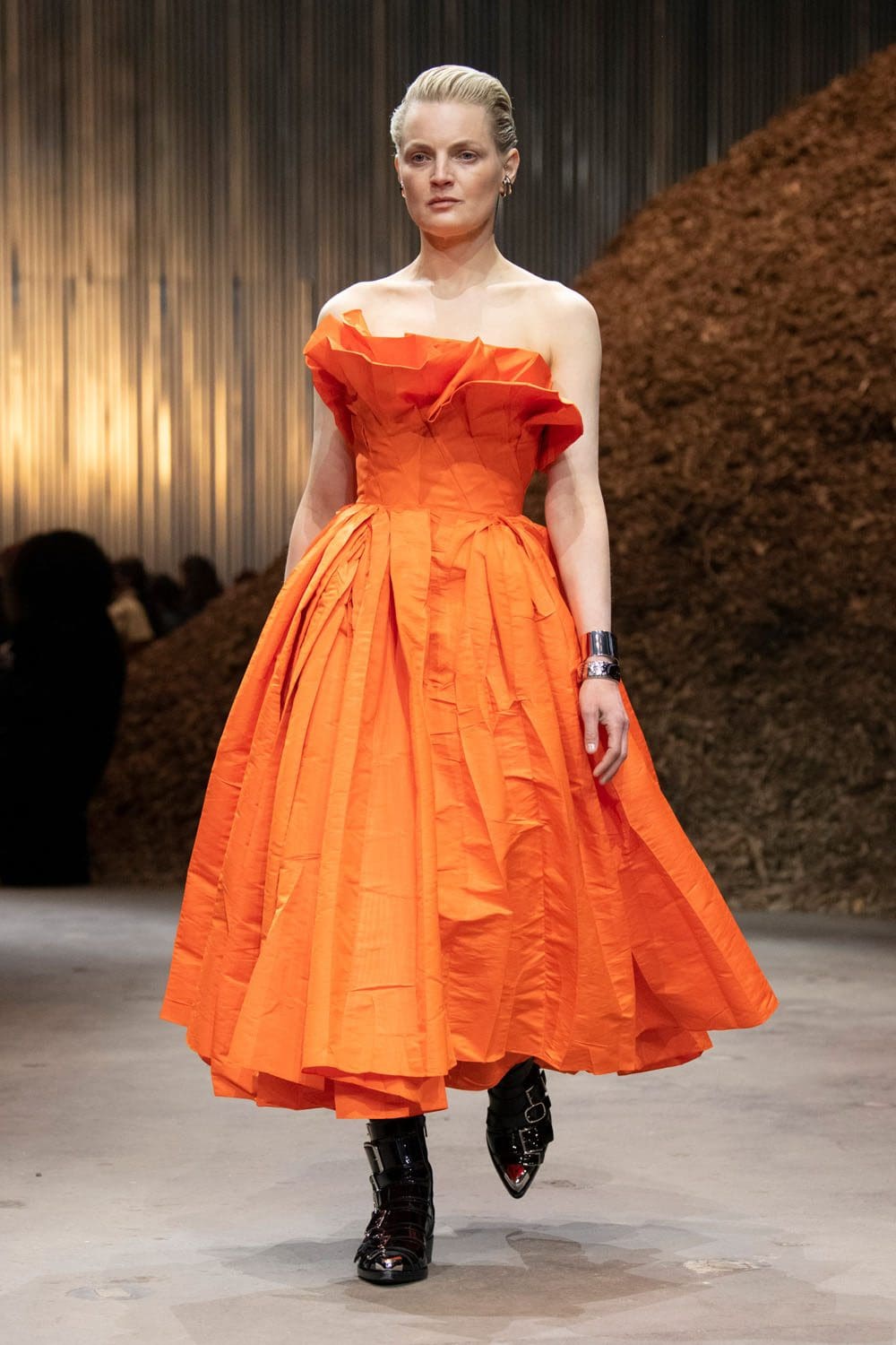 Alexander McQueen Autunno Inverno 2022-2023 Runway Magazine