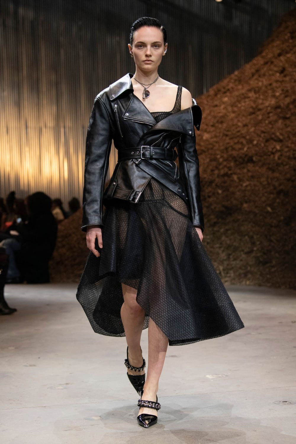 Alexander McQueen Autunno Inverno 2022-2023 Runway Magazine