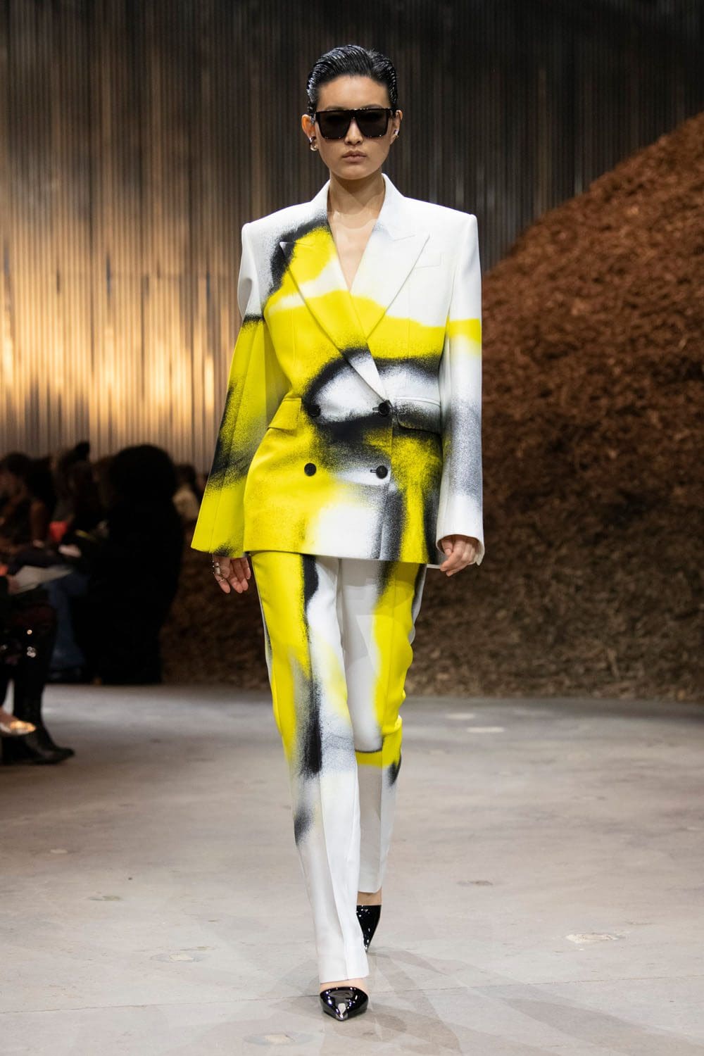 Alexander McQueen Autunno Inverno 2022-2023 Runway Magazine