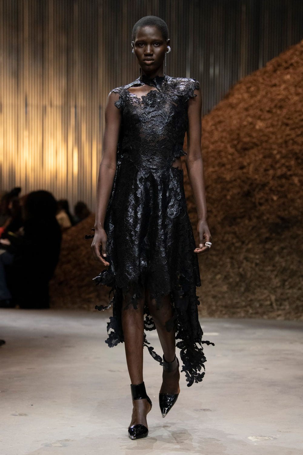 Alexander McQueen Autunno Inverno 2022-2023 Runway Magazine