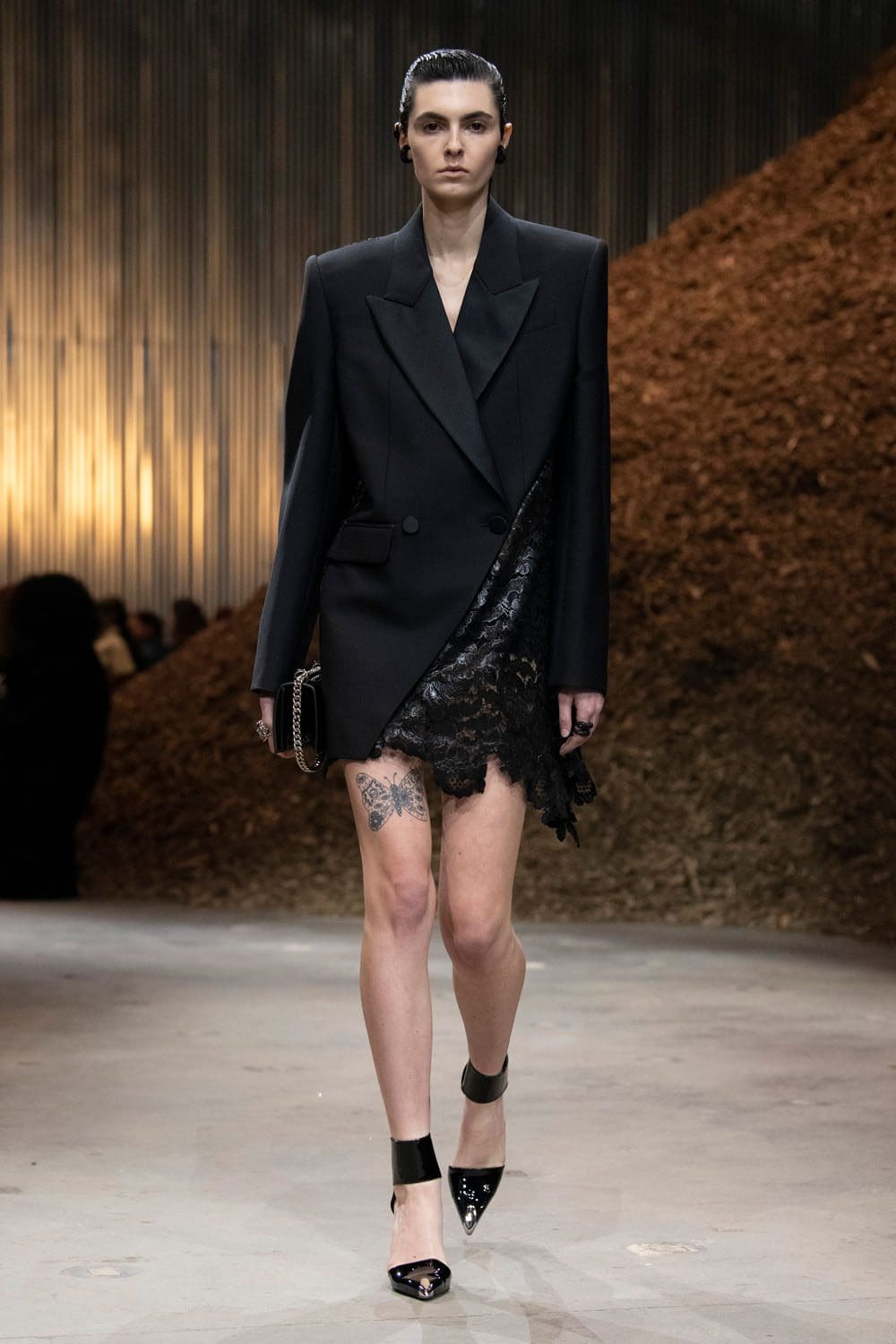 Alexander McQueen Autunno Inverno 2022-2023 Runway Magazine
