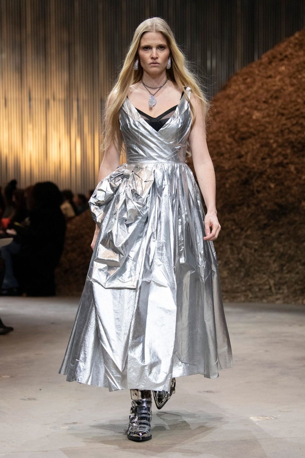 Alexander McQueen Autunno Inverno 2022-2023 Runway Magazine