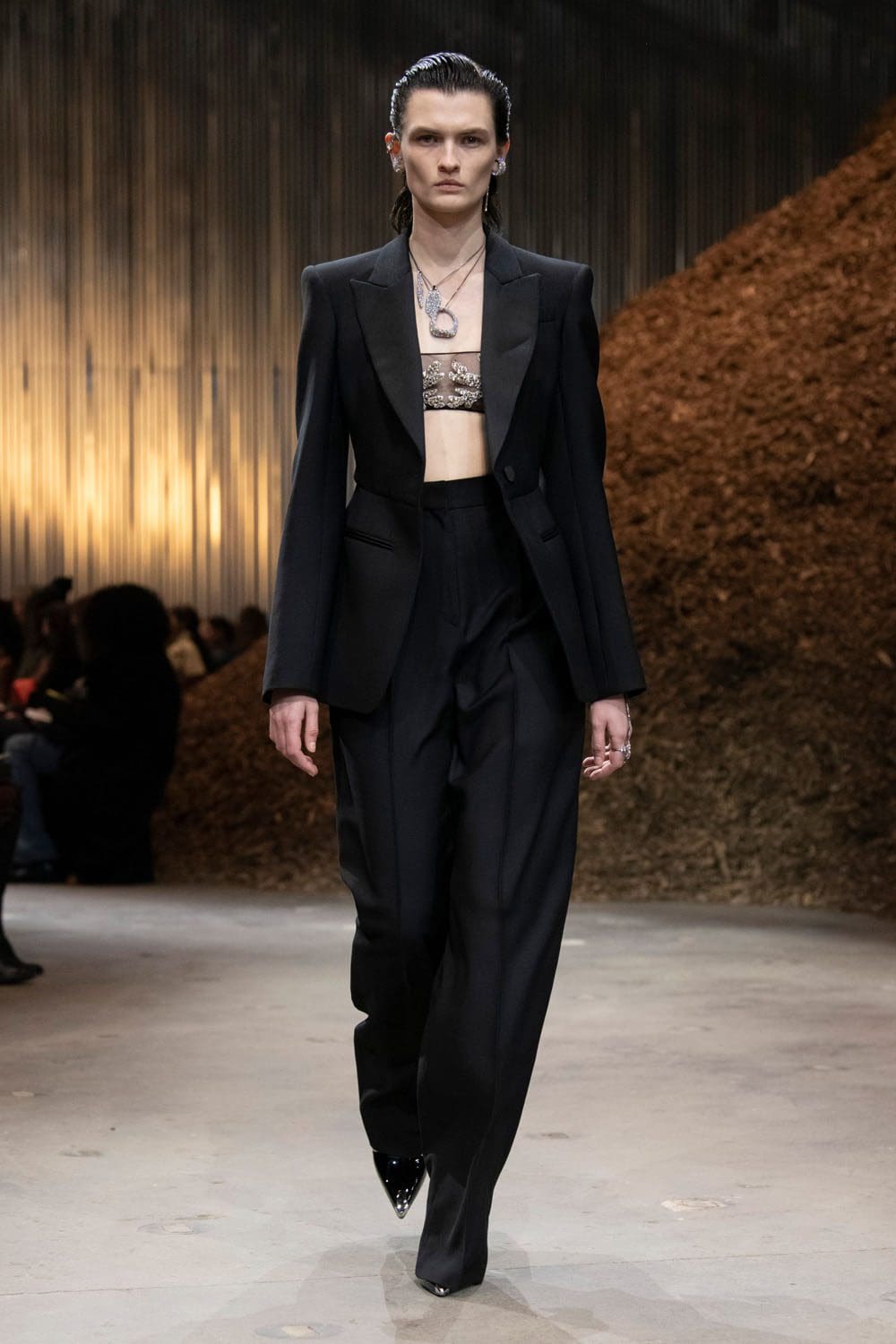 Alexander McQueen Autunno Inverno 2022-2023 Runway Magazine