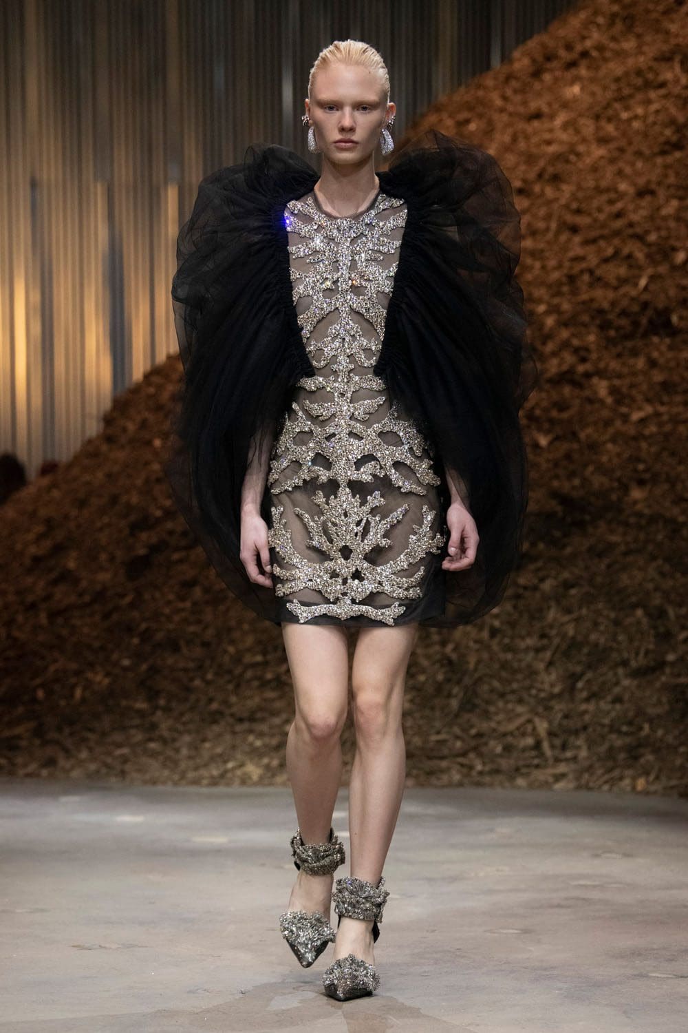 Alexander McQueen Autunno Inverno 2022-2023 Runway Magazine