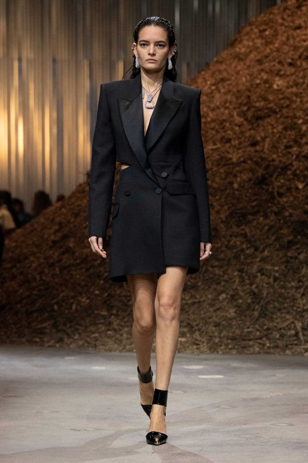 Alexander McQueen Autunno Inverno 2022-2023 Runway Magazine