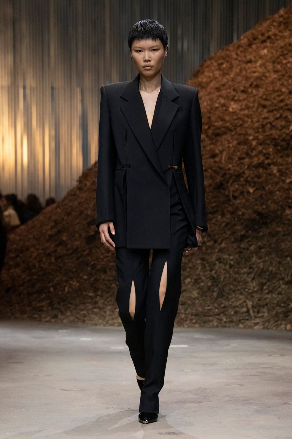 Alexander McQueen Autunno Inverno 2022-2023 Runway Magazine