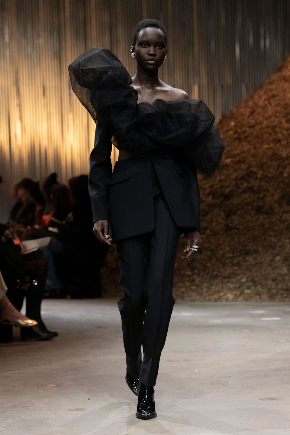 Alexander McQueen Autunno Inverno 2022-2023 Runway Magazine