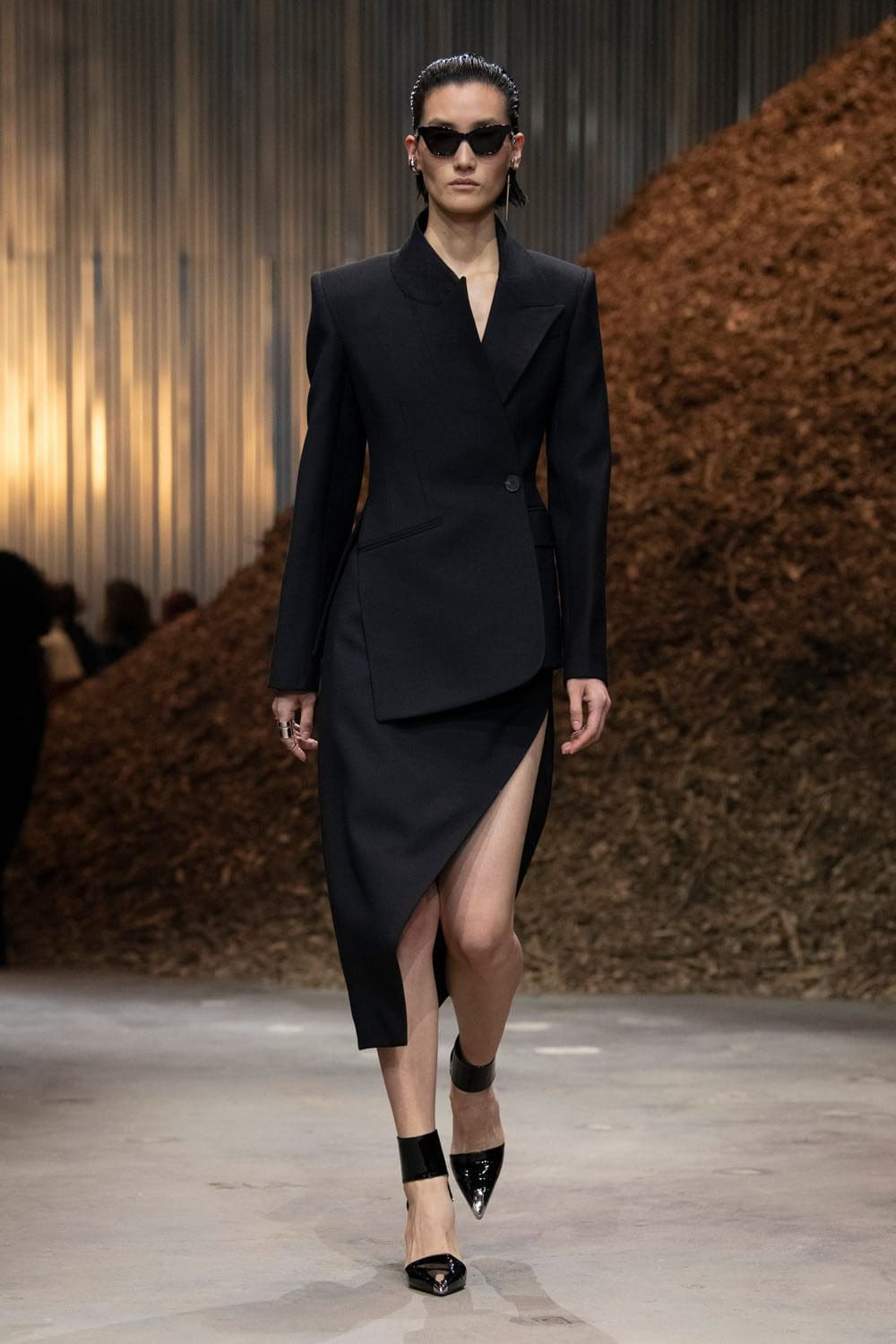 Alexander McQueen Autunno Inverno 2022-2023 Runway Magazine