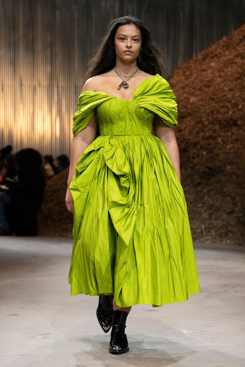 Alexander McQueen Autunno Inverno 2022-2023 Runway Magazine