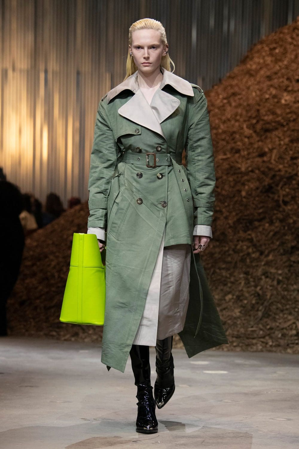 Alexander McQueen Autunno Inverno 2022-2023 Runway Magazine