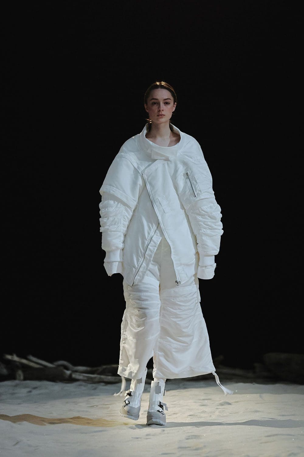 Anrealage Automne Hiver 2022-2023 Paris Runway Magazine