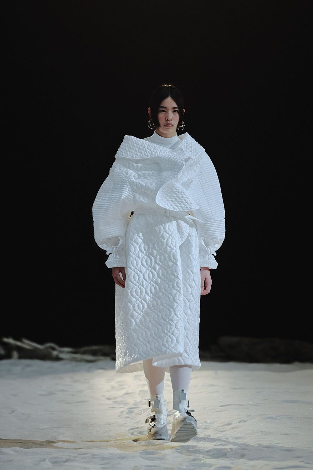 Anrealage Automne Hiver 2022-2023 Paris Runway Magazine