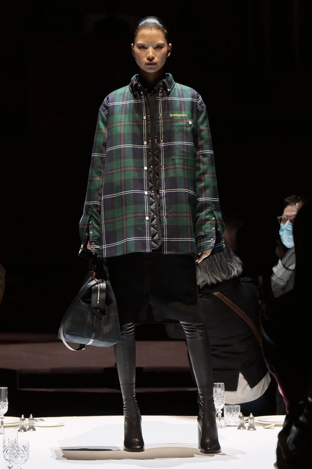 Burberry Otoño Invierno 2022-2023 Londres Runway Revistas