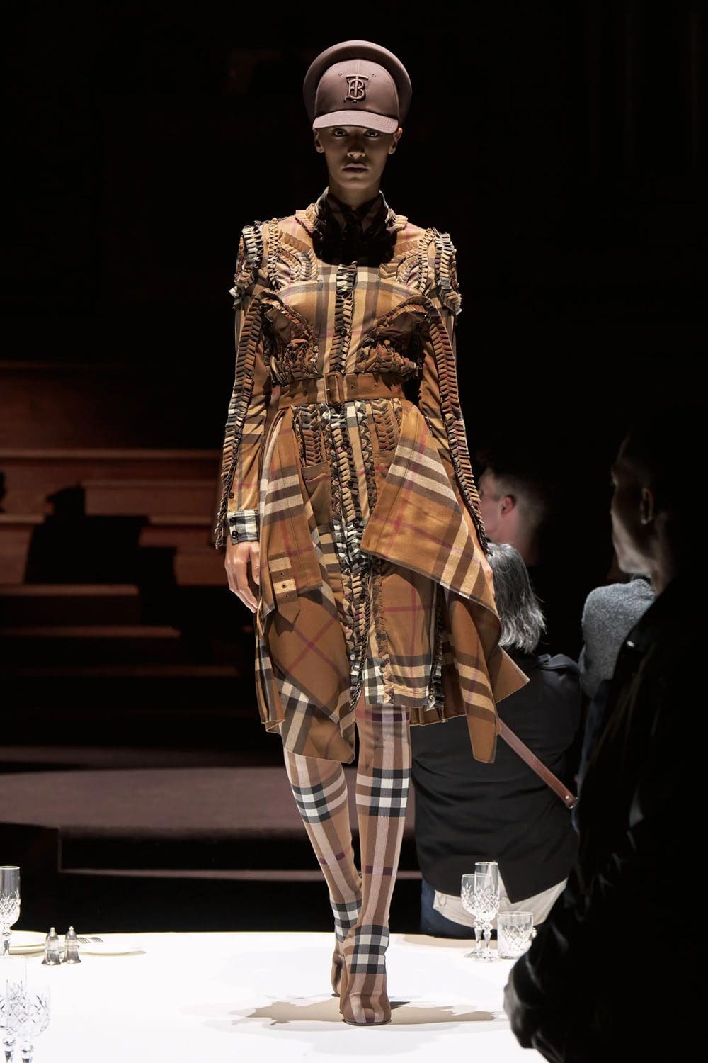 Burberry Otoño Invierno 2022-2023 Londres Runway Revistas
