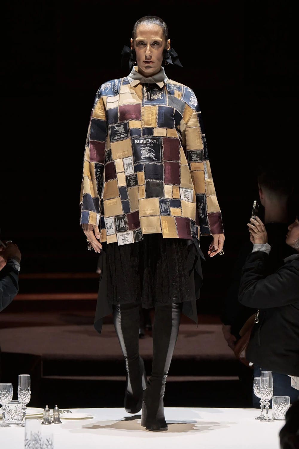 Burberry Otoño Invierno 2022-2023 Londres Runway Revistas