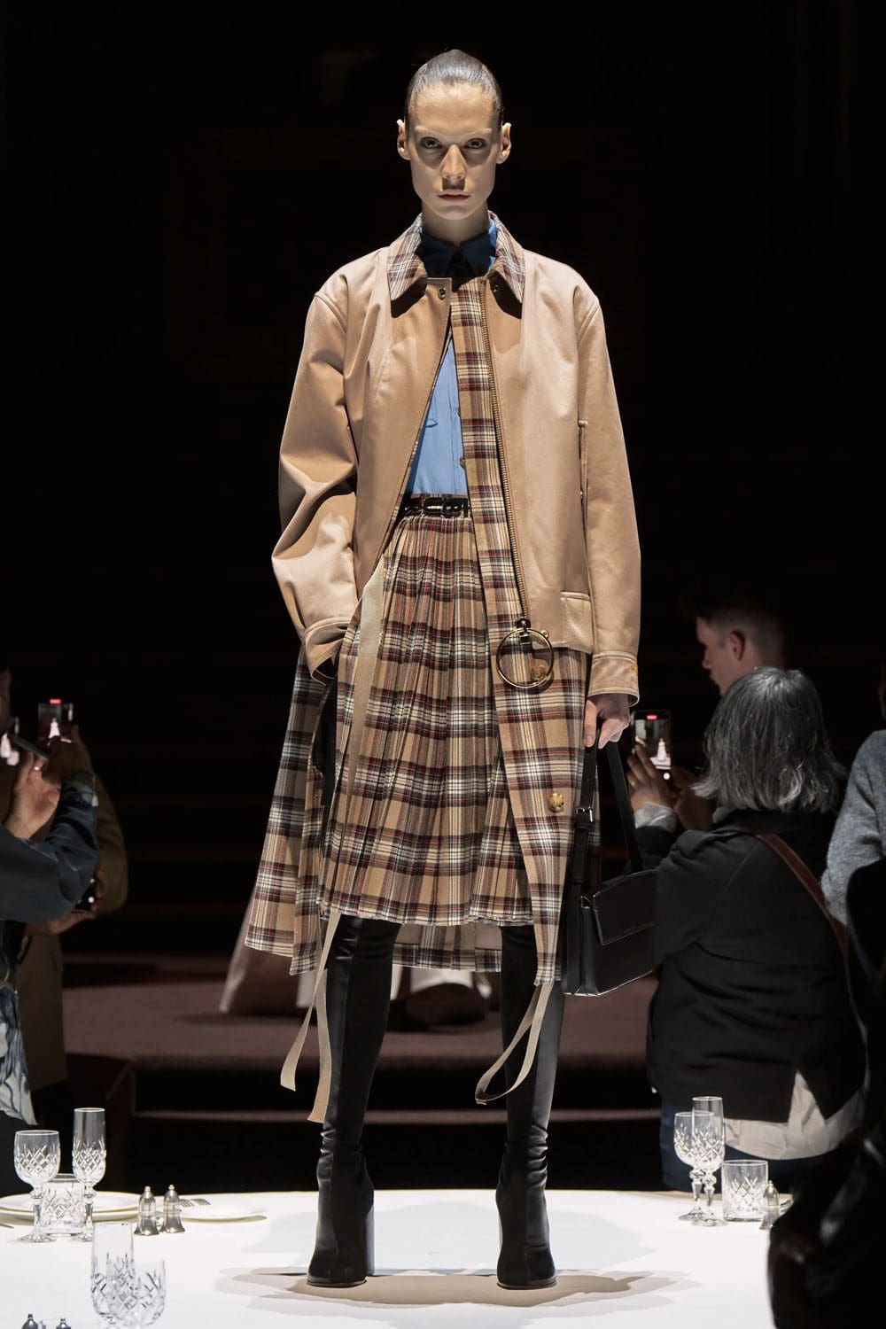 Burberry Otoño Invierno 2022-2023 Londres Runway Revistas