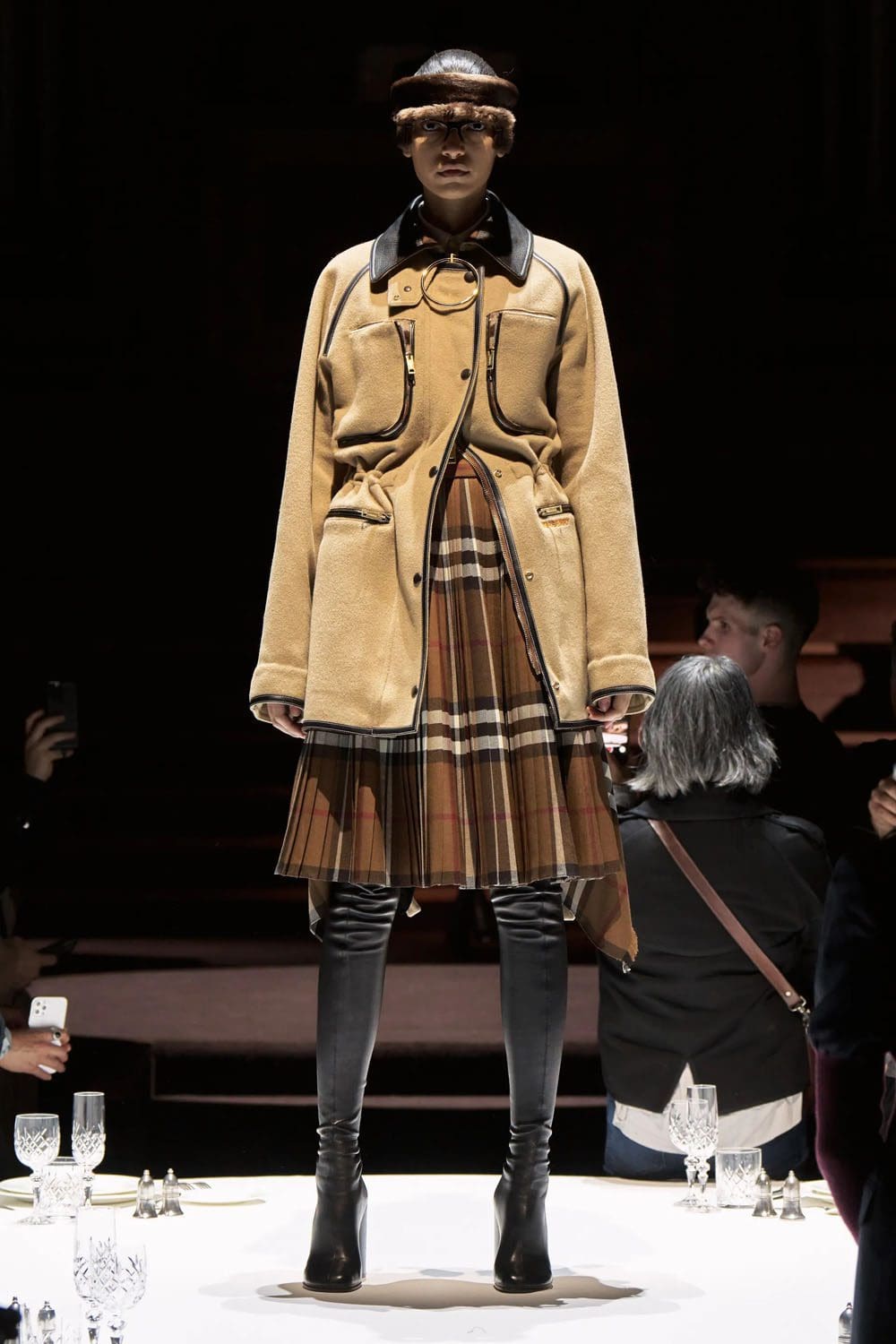 Burberry Otoño Invierno 2022-2023 Londres Runway Revistas