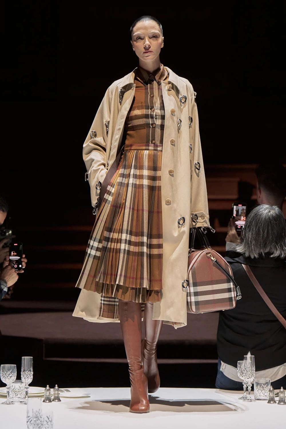 Burberry Otoño Invierno 2022-2023 Londres Runway Revistas