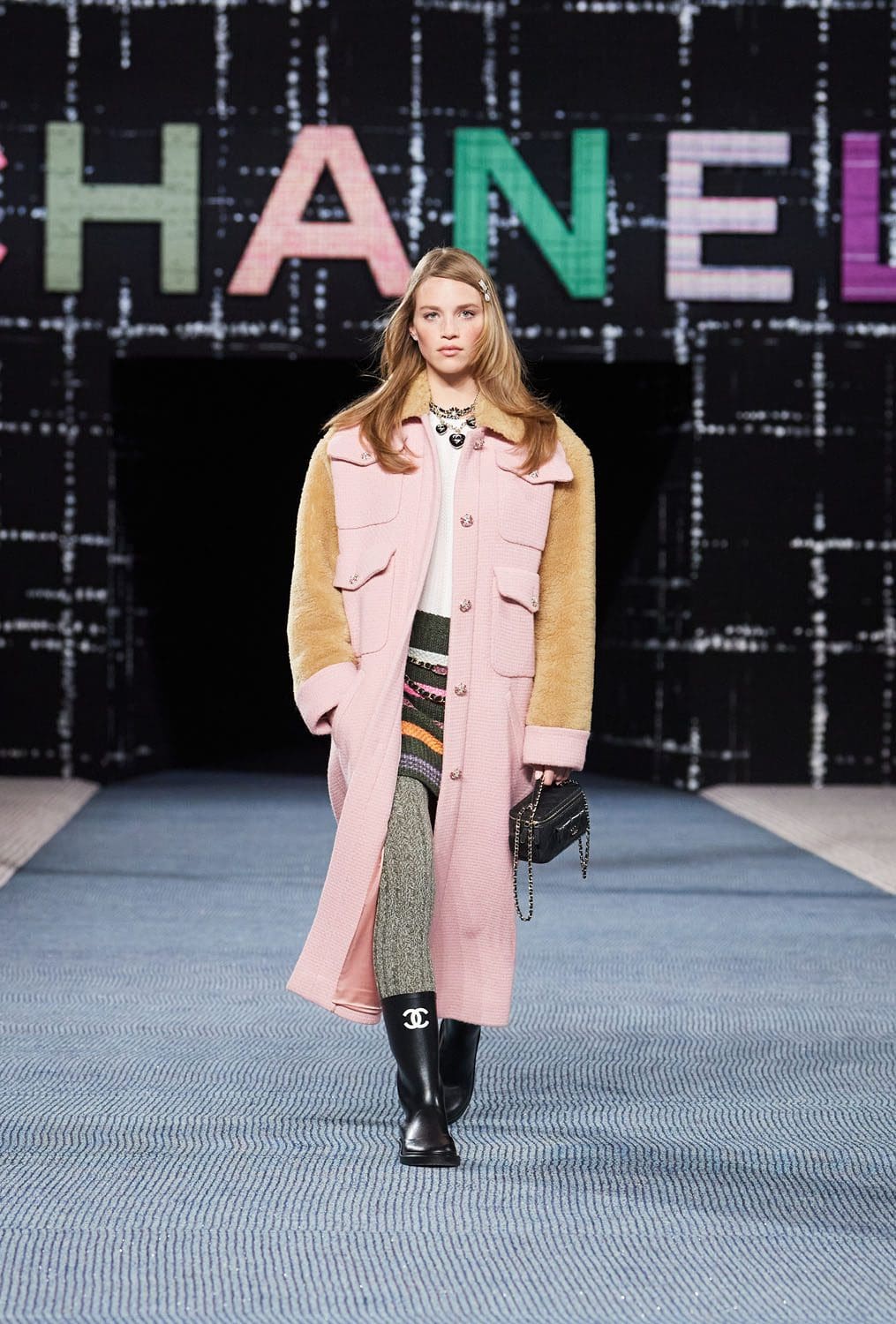Chanel Herbst Winter 2022-2023 Paris Runway Magazin
