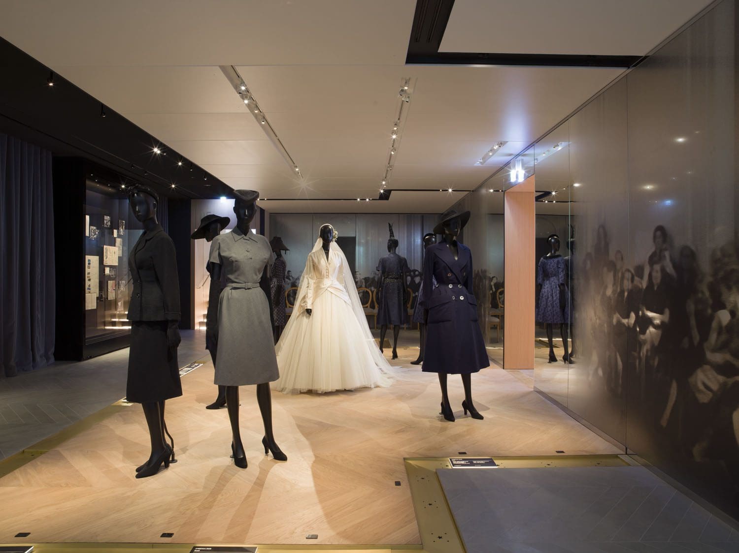 DIOR Galerie、30 avenue Montaigne by RUNWAY マガジン
