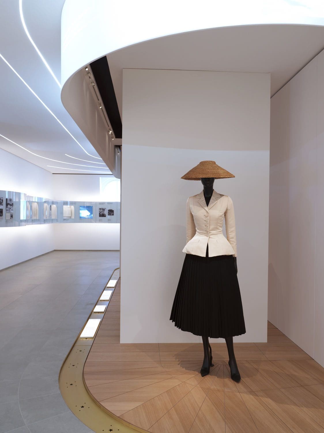 DIORギャラリー-クリスチャンディオール1905-1957-by RUNWAY マガジン