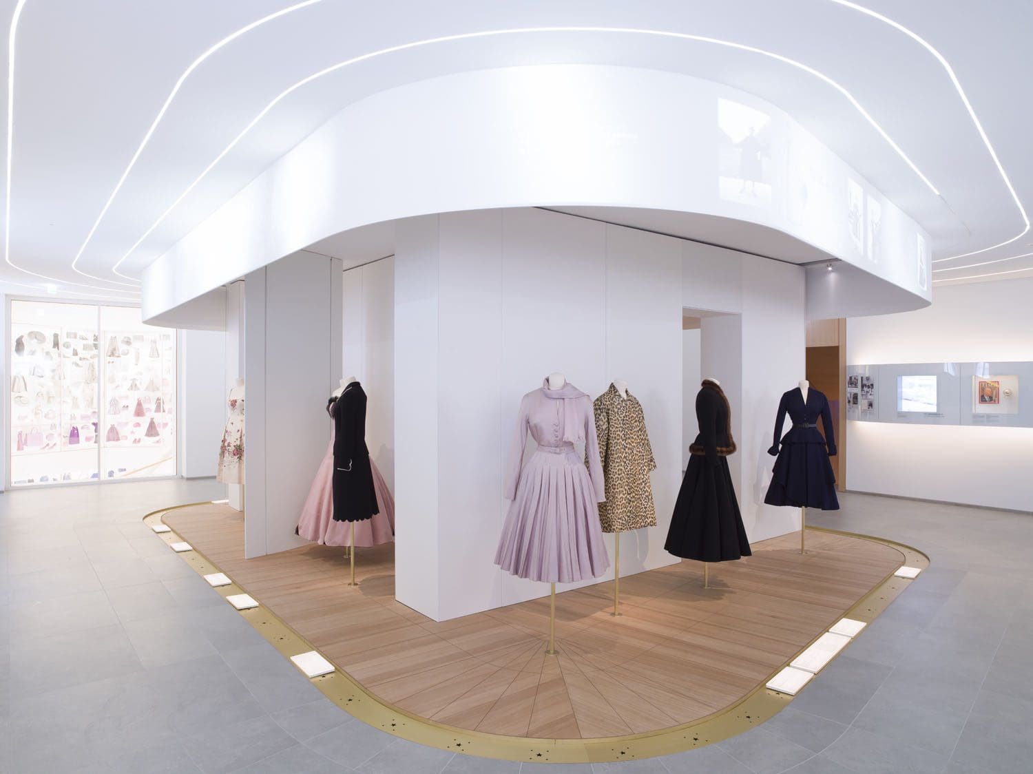 DIORギャラリー-クリスチャンディオール1905-1957-by RUNWAY マガジン