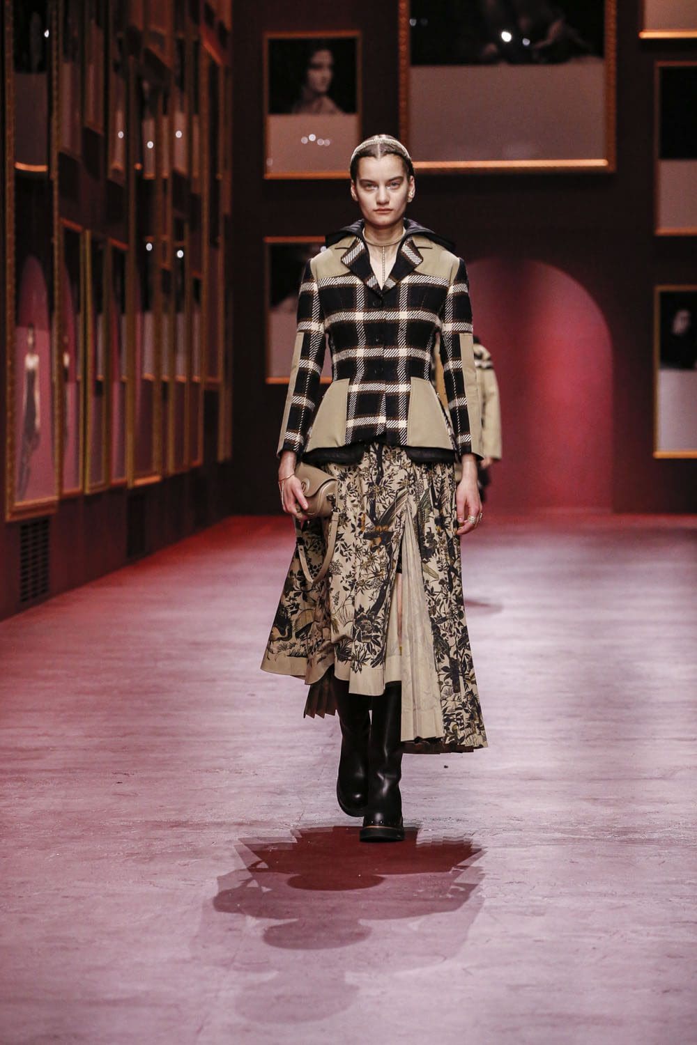 Dior Women Fall Winter 2022-2023 Paris Runway Magazine