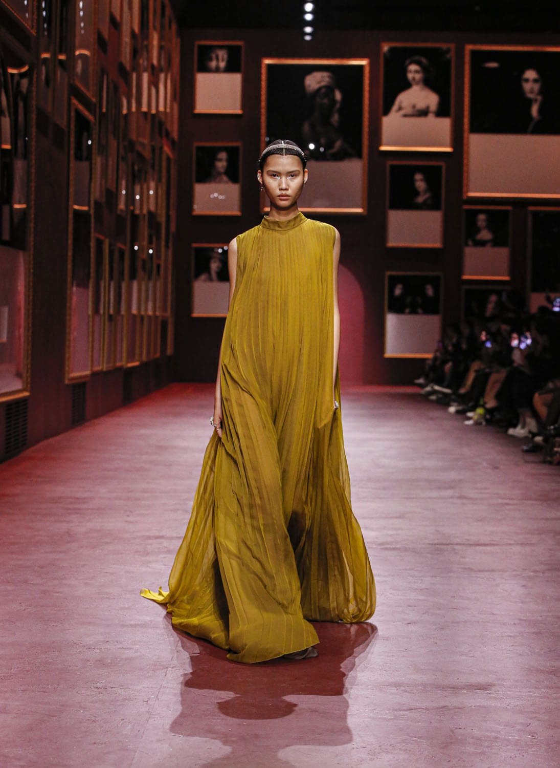Dior Women Fall Winter 2022-2023 Paris Runway Magazine