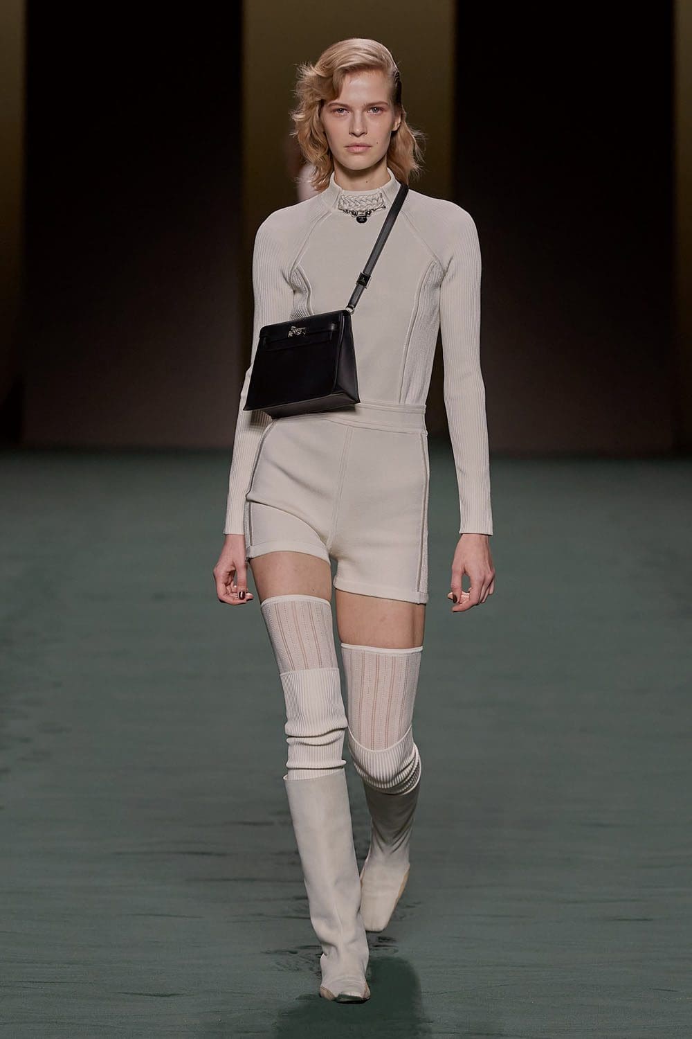 Hermes Autunno Inverno 2022-2023 Parigi Runway Magazine