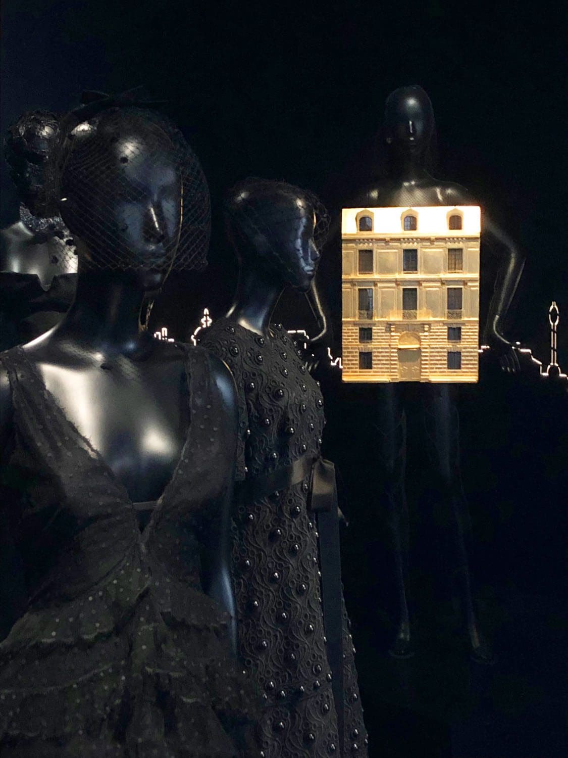 In der DIOR GALERIE 30 Montaigne by RUNWAY MAGAZIN