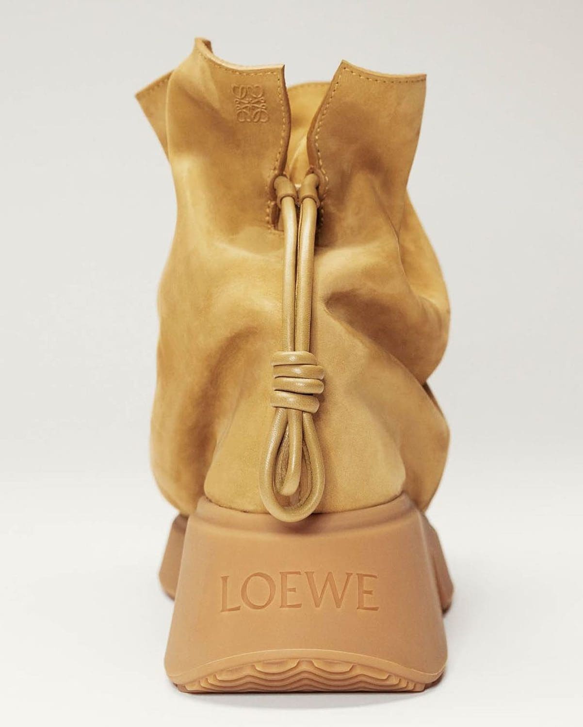 Loewe Herbst Winter 2022-2023 Paris Runway Magazin