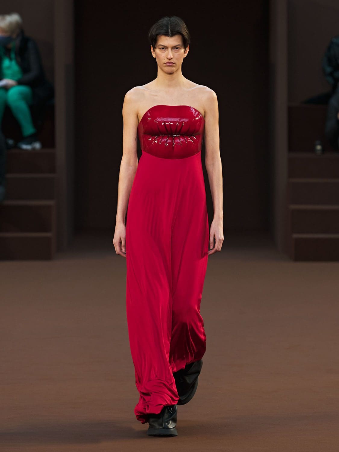 Loewe Herbst Winter 2022-2023 Paris Runway Magazin