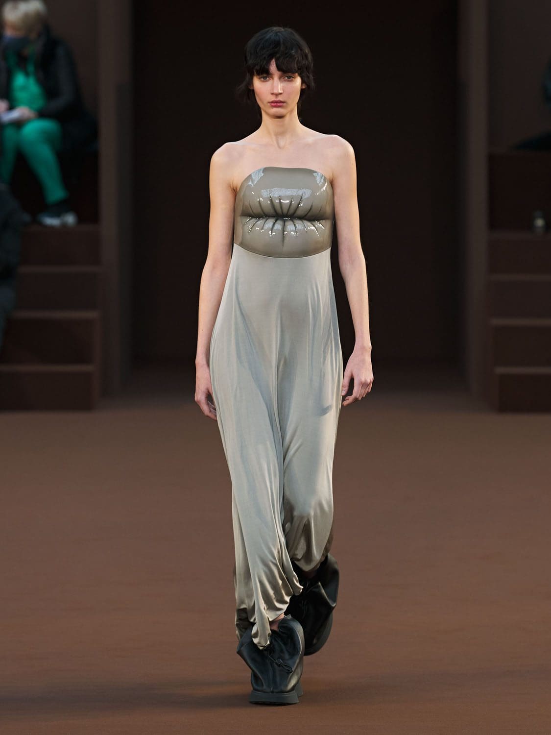 Loewe Herbst Winter 2022-2023 Paris Runway Magazin