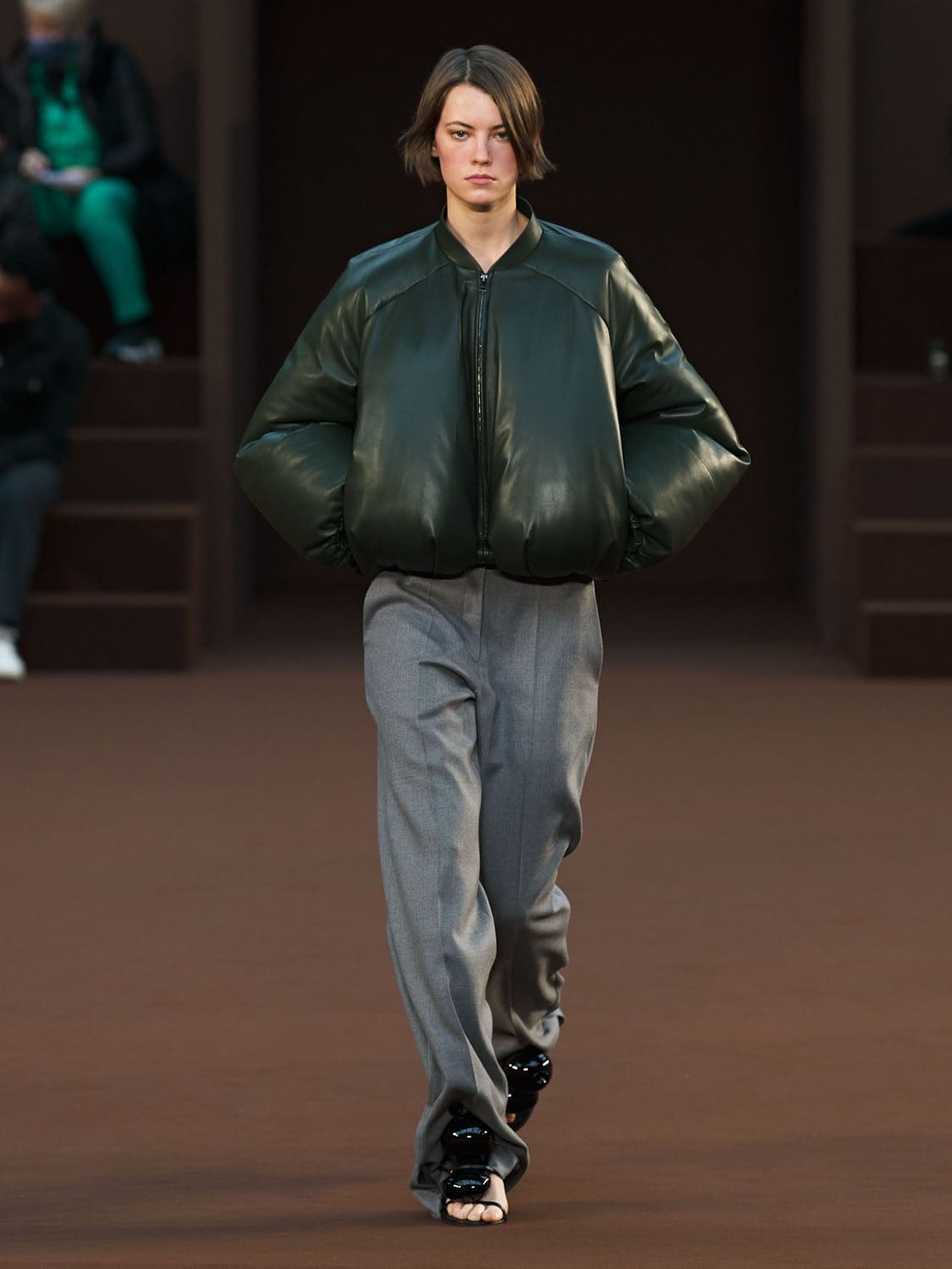 Loewe Herbst Winter 2022-2023 Paris Runway Magazin