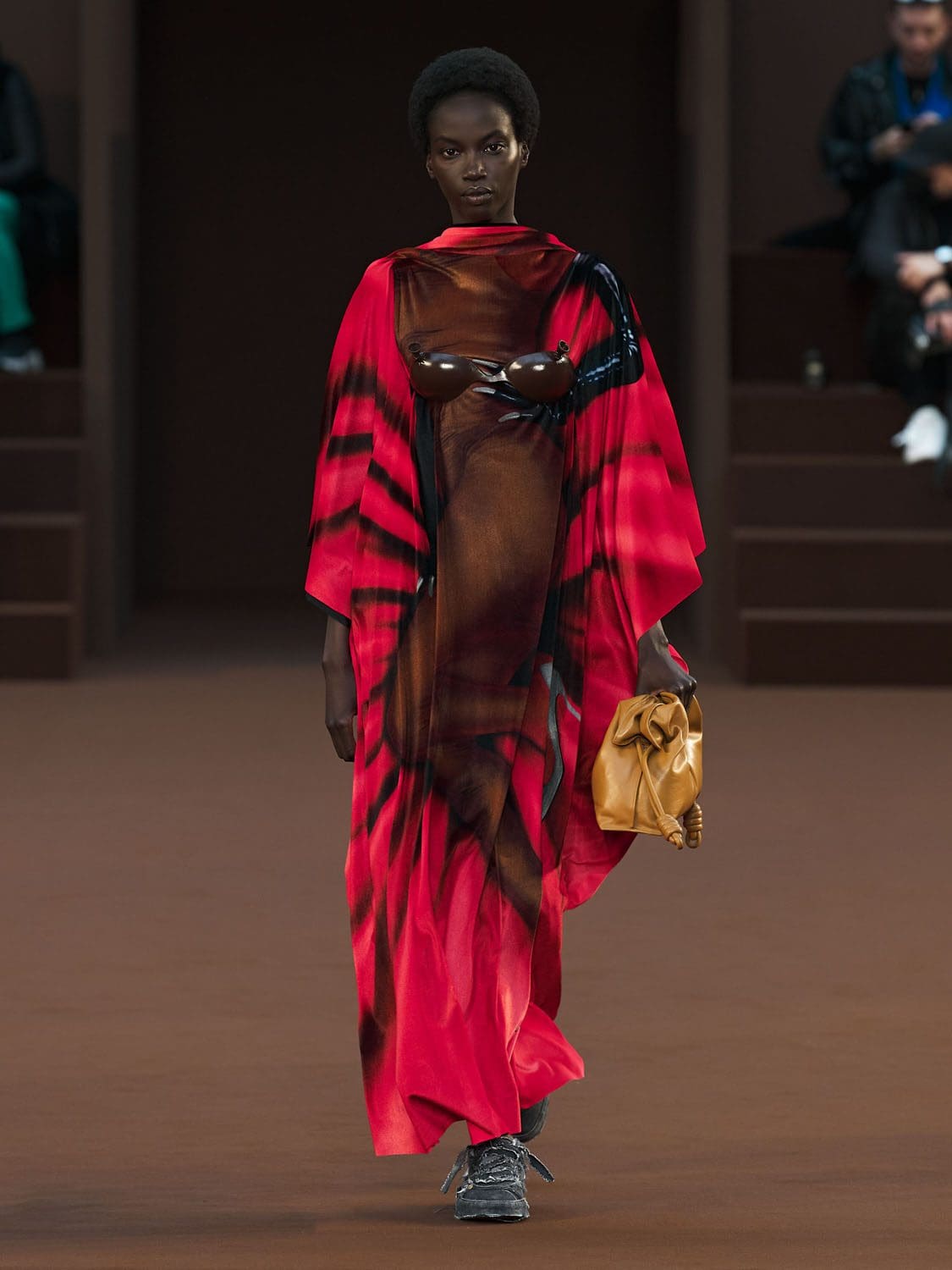 Loewe Herbst Winter 2022-2023 Paris Runway Magazin