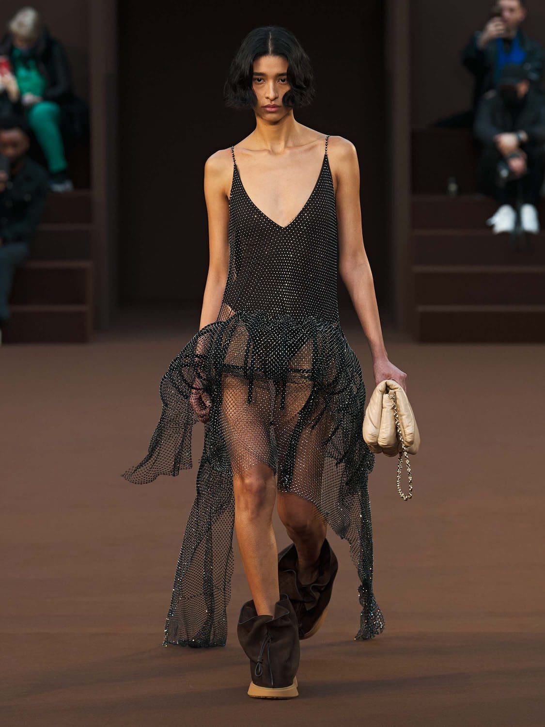 Loewe Herbst Winter 2022-2023 Paris Runway Magazin